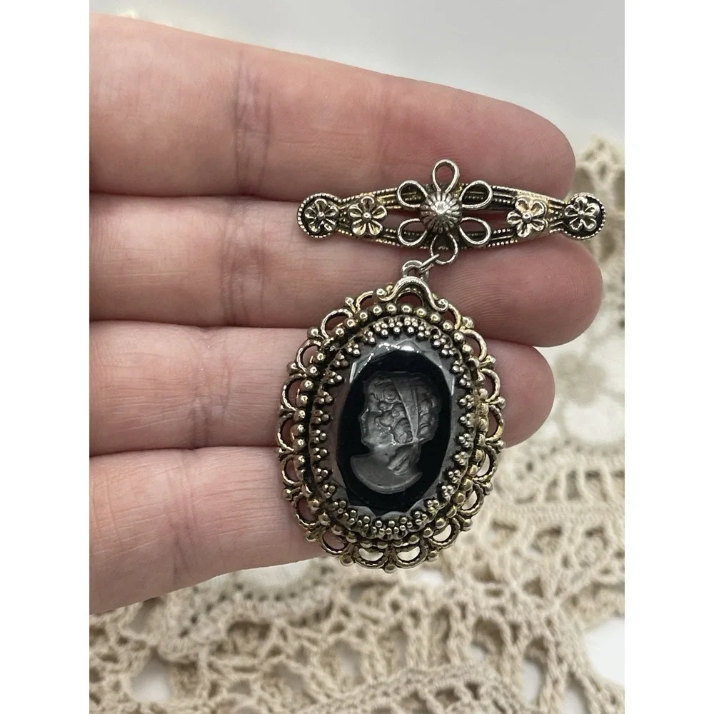 VINTAGE ESTATE VICTORIAN STYLE BRASS BLACK RESIN CAMEO PORTRAIT BROOCH BAR